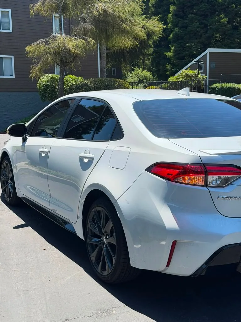 Toyota Corolla polarizado por JR Tint